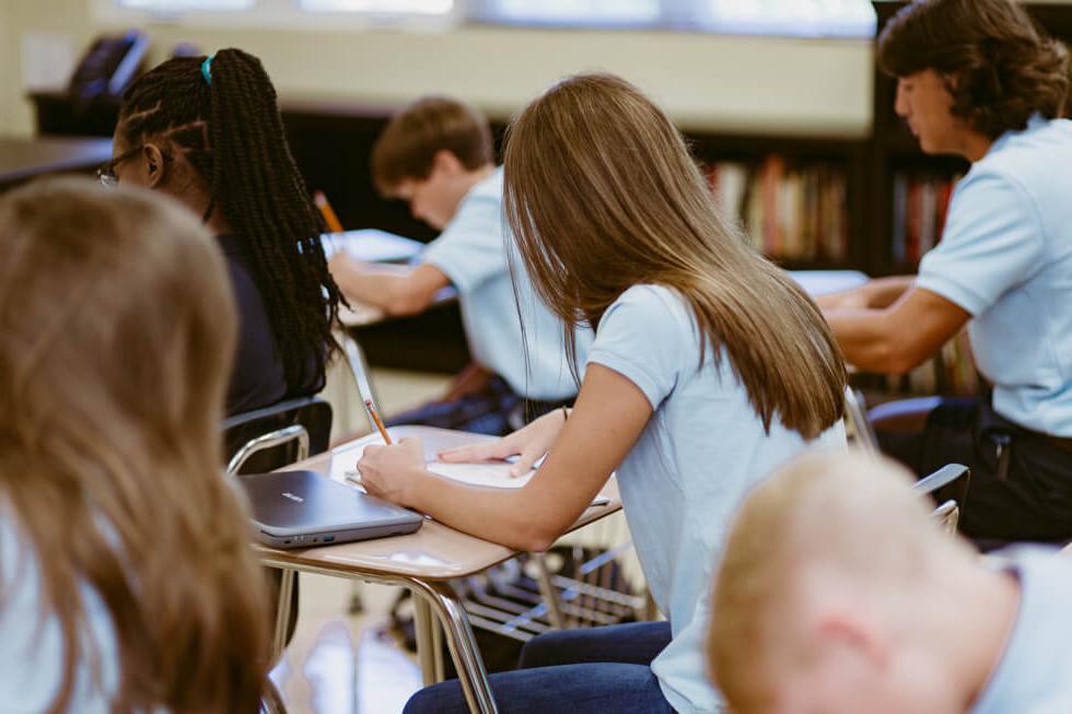 Elementary classroom at <a href='http://e.charlesdarwinenglish.com/'>澳门威尼斯人网上赌场</a> Academy taking a test